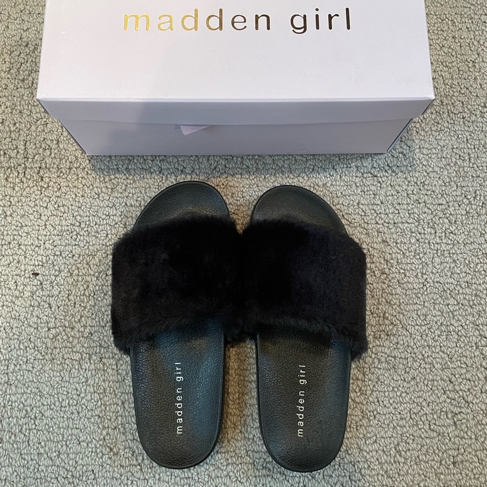 NWT Madden Girl “Fancy Faux Fur Slides”